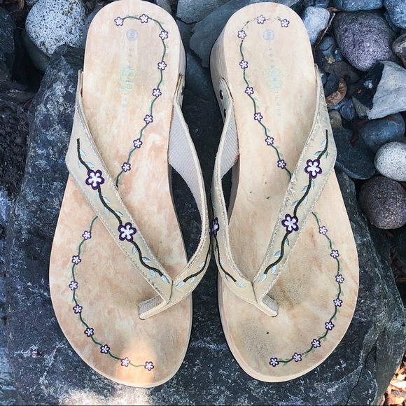 Flower Sandals - Picture 2 of 2